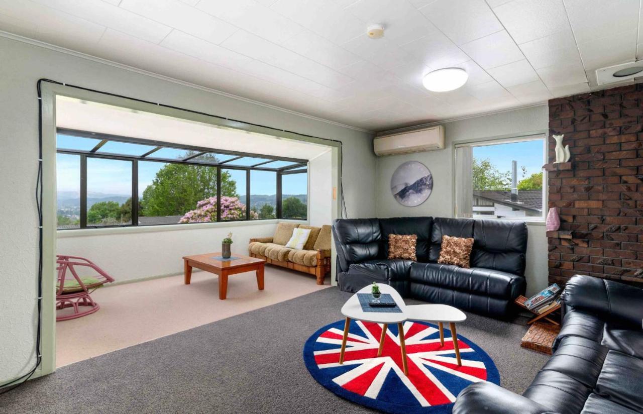 Mountain Top Kiwi Star Holiday Home Rotorua Extérieur photo